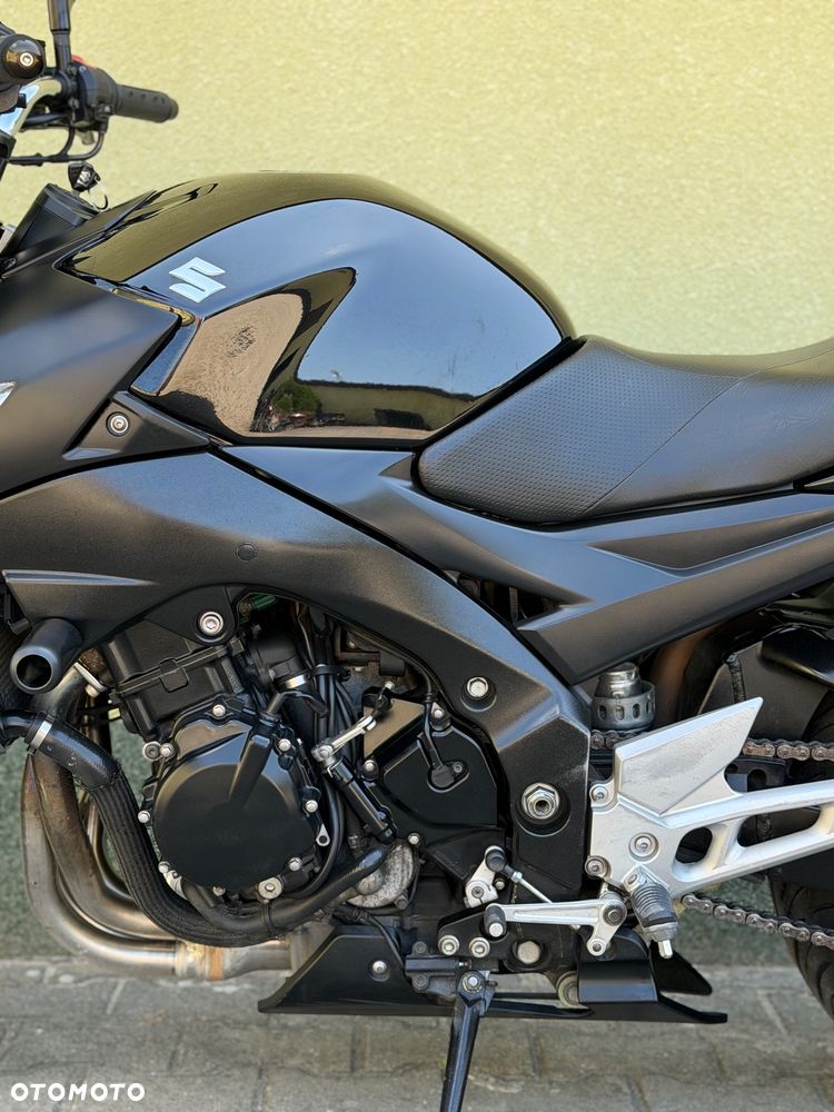 Suzuki GSR - 25
