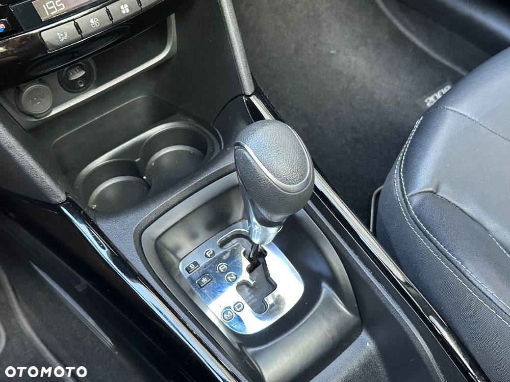 Peugeot 2008 1.2 Pure Tech Allure S&S EAT6 - 24