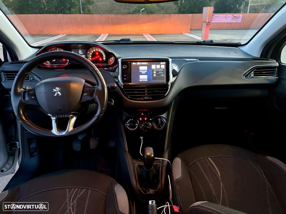 Peugeot 208 1.2 VTi Access - 12