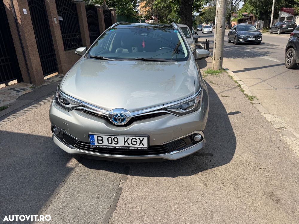 Toyota Auris 1.8 L VVT-i Sol + - 7