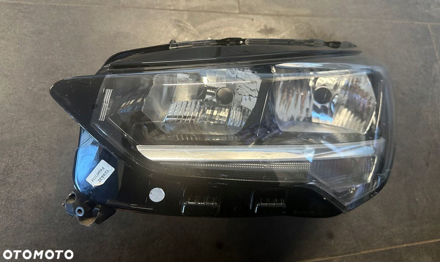 LAMPA lewy przód Opel Corsa F - 2