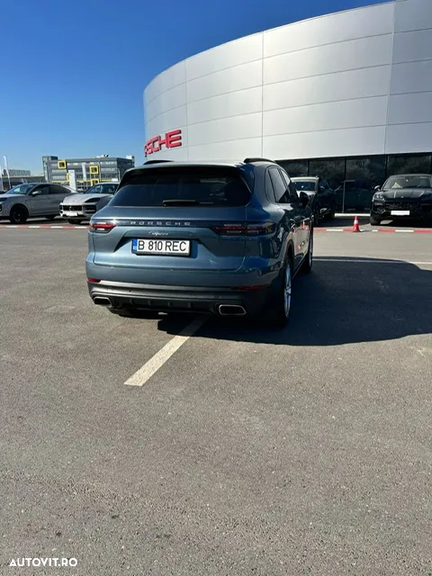 Porsche Cayenne - 4
