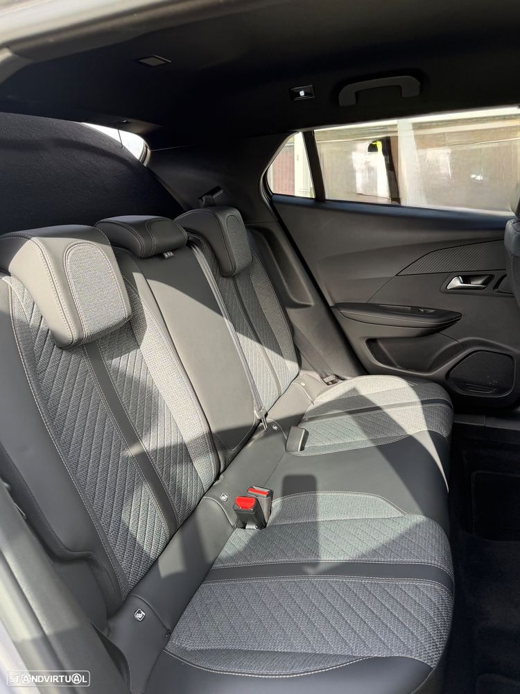 Peugeot 2008 1.2 PureTech Allure - 12