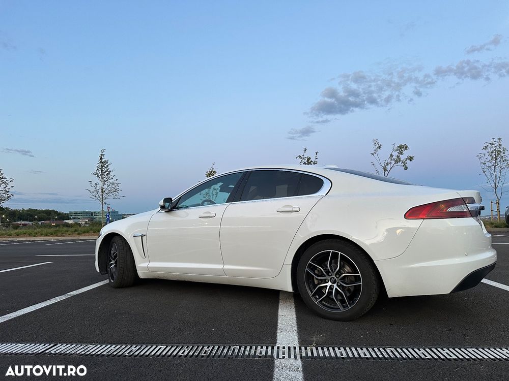 Jaguar XF 2.2D Luxury - 7