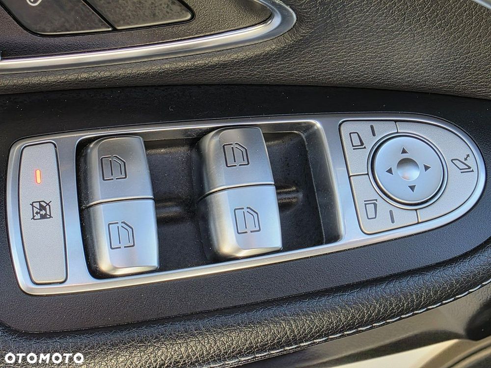 Mercedes-Benz Klasa C 220 d 4Matic 9G-TRONIC AMG Line - 11