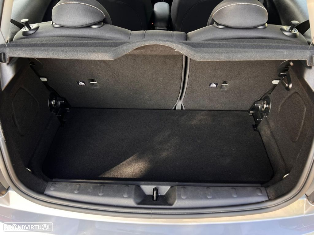 MINI 3 Portas Cooper Essential - 16