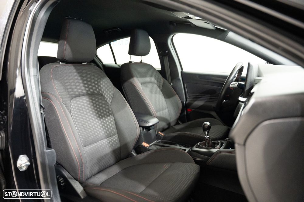 Ford Focus 1.0 EcoBoost MHEV ST-Line - 21