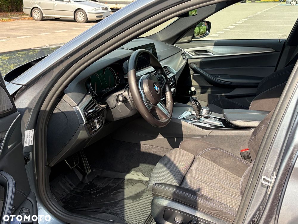 BMW Seria 5 530i xDrive - 10