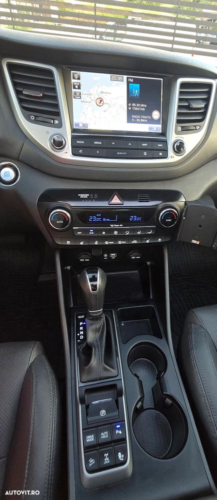 Hyundai Tucson 2.0 CRDI 4WD 6AT Luxury Pack+ - 17