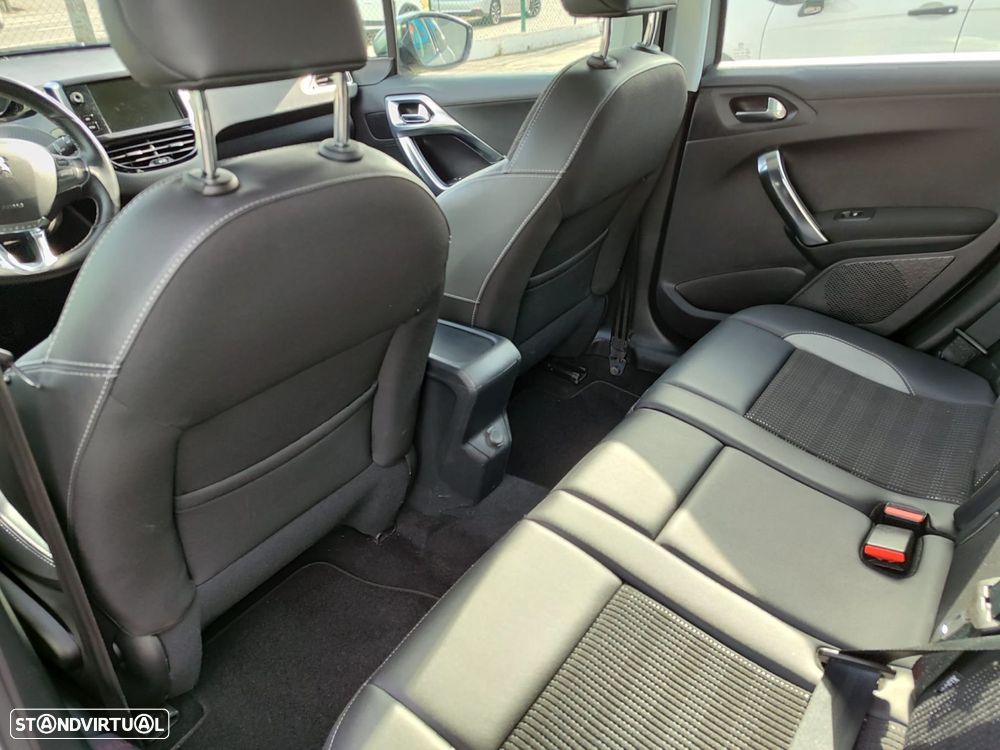 Peugeot 2008 1.2 PureTech Style - 49