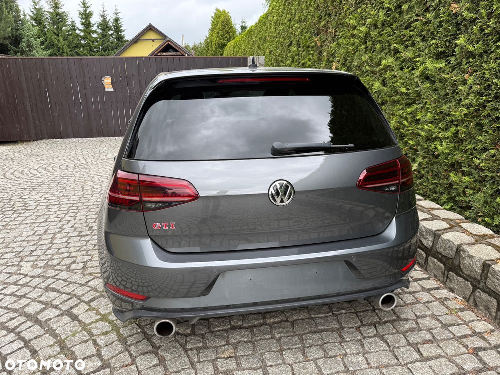 Volkswagen Golf - 3
