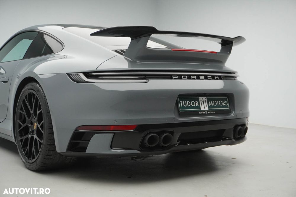 Porsche 911 Carrera 4 PDK - 16