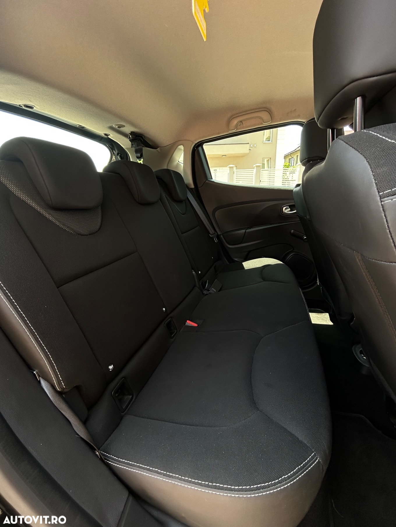 Renault Clio 1.2 16V 75 Collection - 10