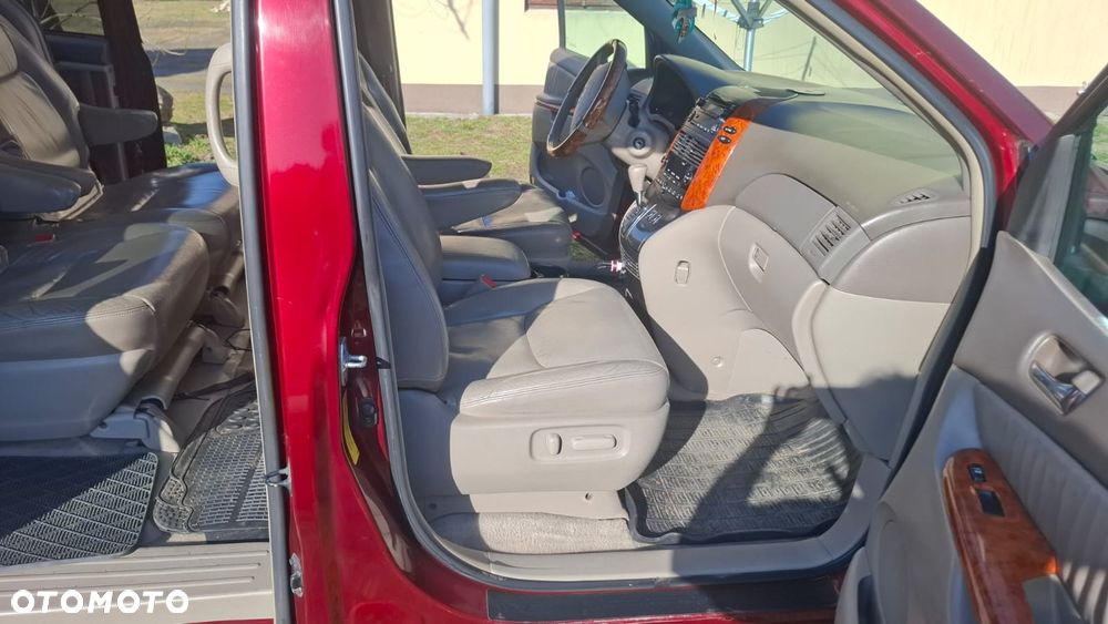 Toyota Sienna - 16