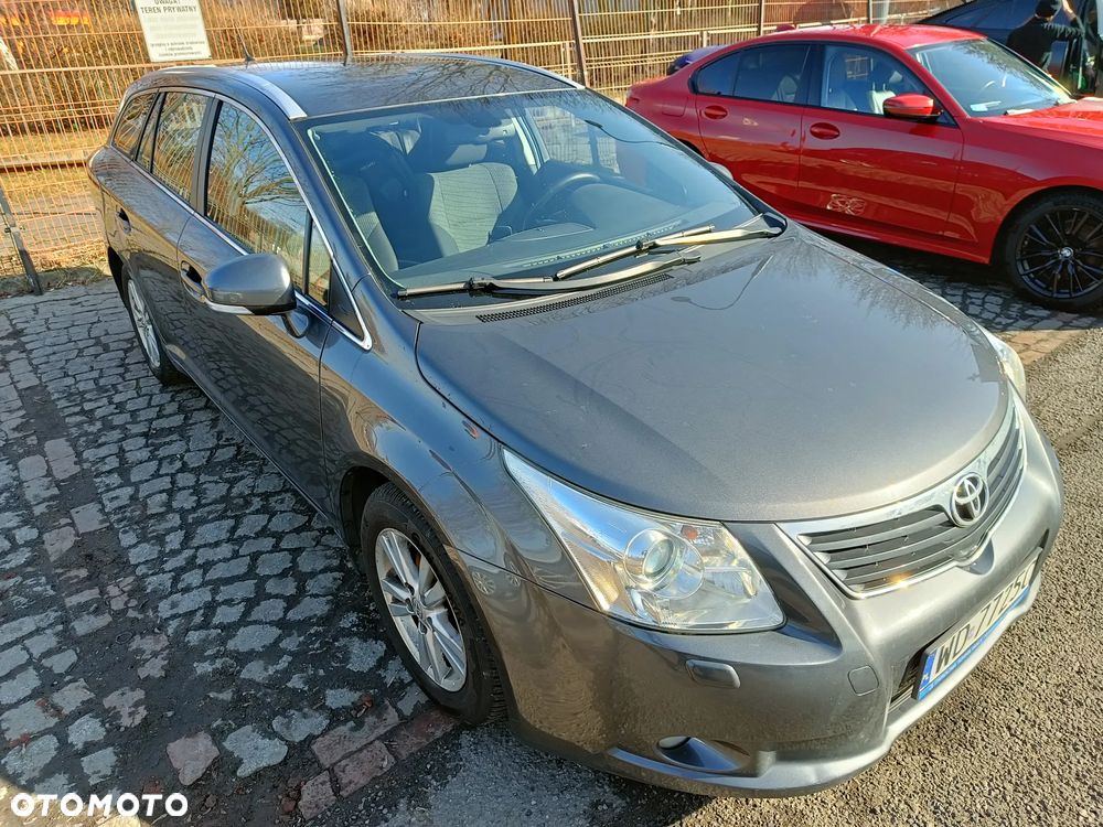 Toyota Avensis 1.8 Luna - 1