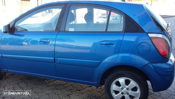Fecho Da Porta Trás Esq Kia Rio Ii (Jb) - 4