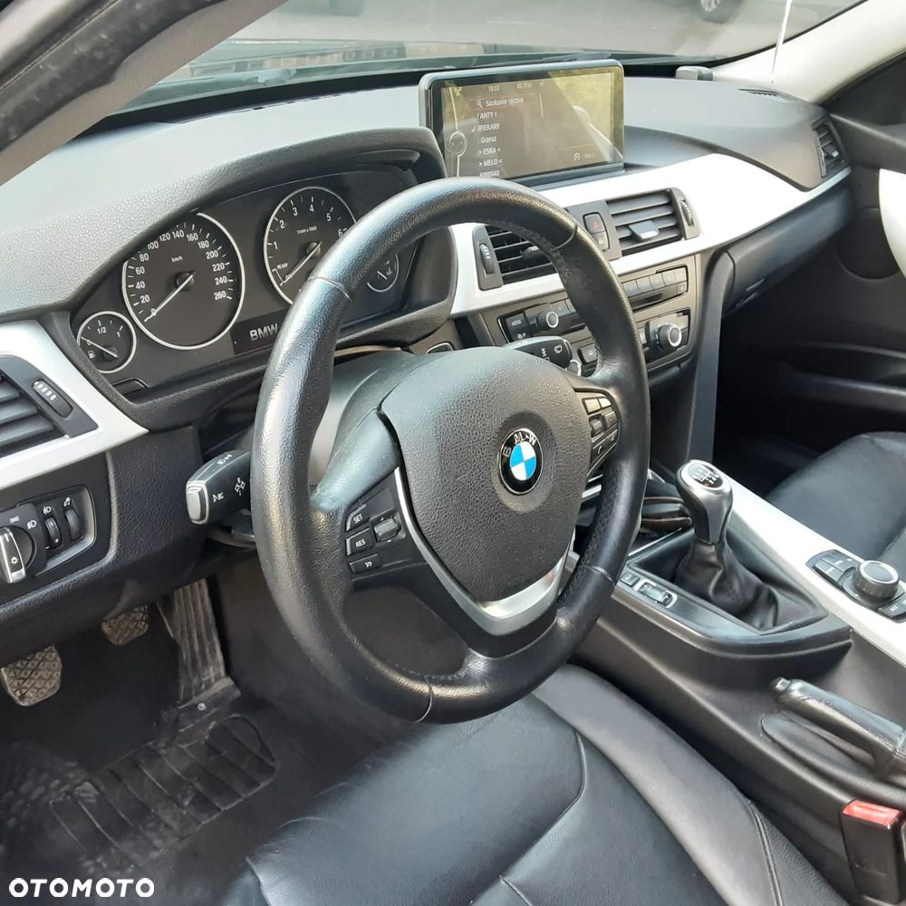 BMW Seria 3 316i - 14