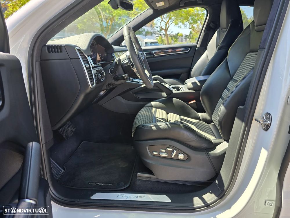 Porsche Cayenne Coupé E-Hybrid - 29