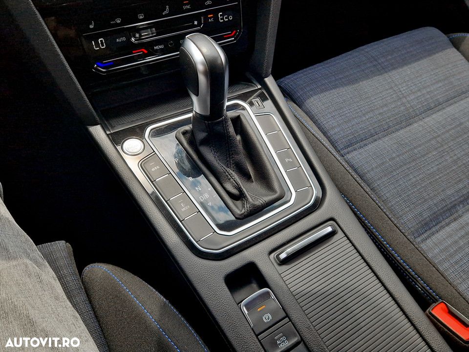 Volkswagen Passat - 18