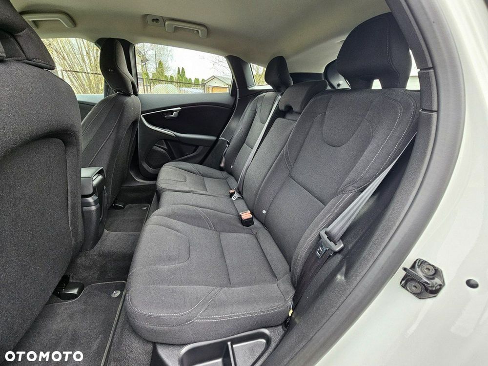 Volvo V40 D2 Momentum - 19