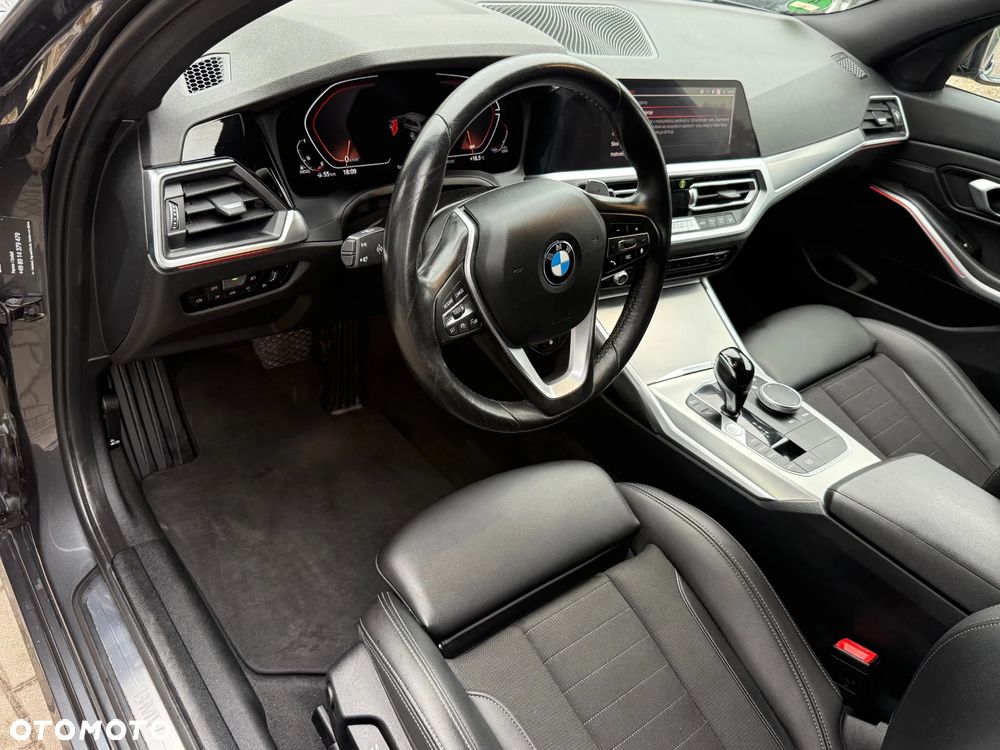 BMW Seria 3 320d xDrive M Sport Shadow - 22