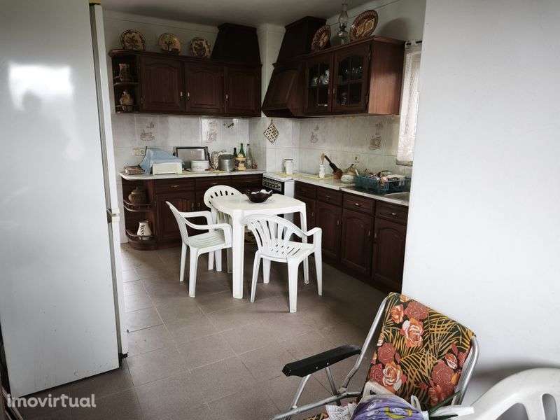 Moradia rústica T2 
Dois quartos 
Duas casas de banho 
Sala de estar - Grande imagem: 3/8