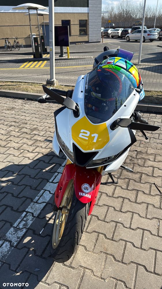 Yamaha YZF - 8