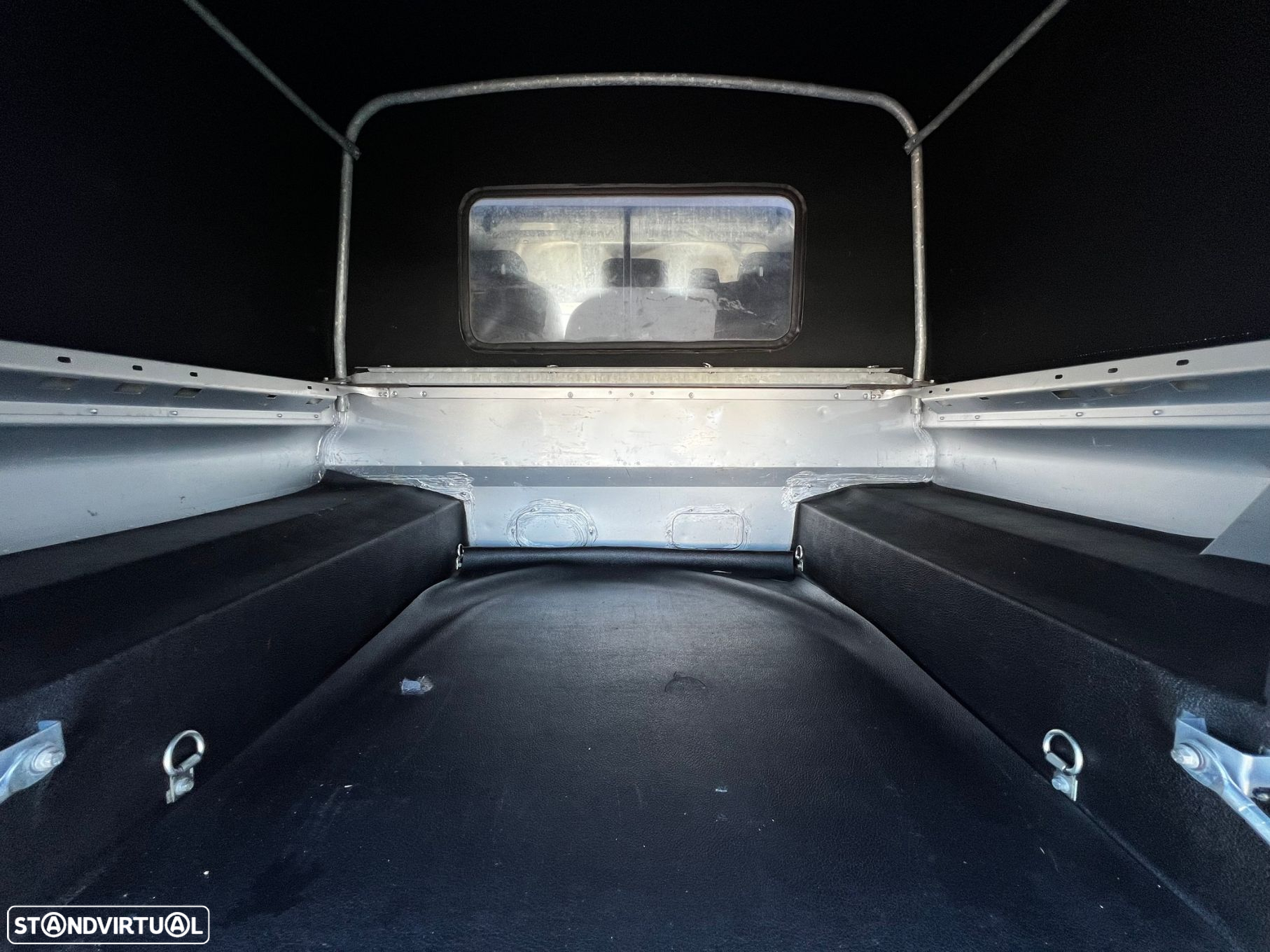 Land Rover Defender 110 CC 2.2 CRD E - 26