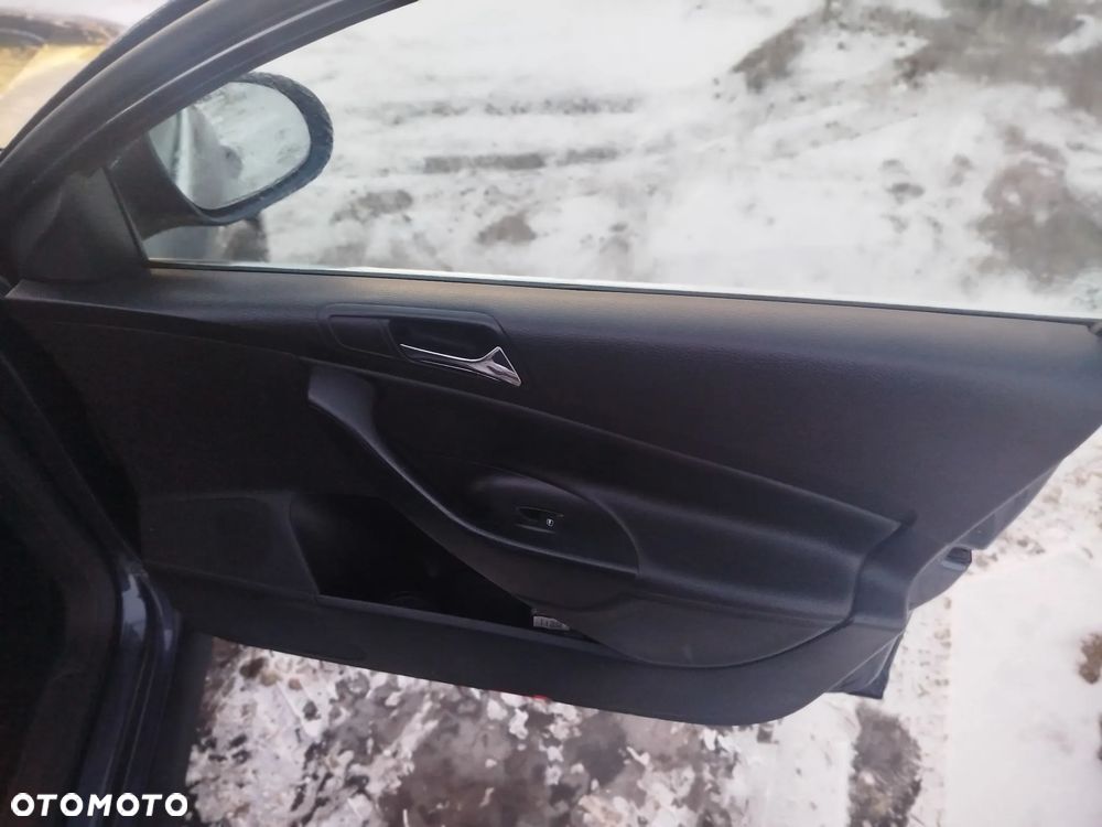 Volkswagen Passat 2.0 TDI DPF Trendline - 27