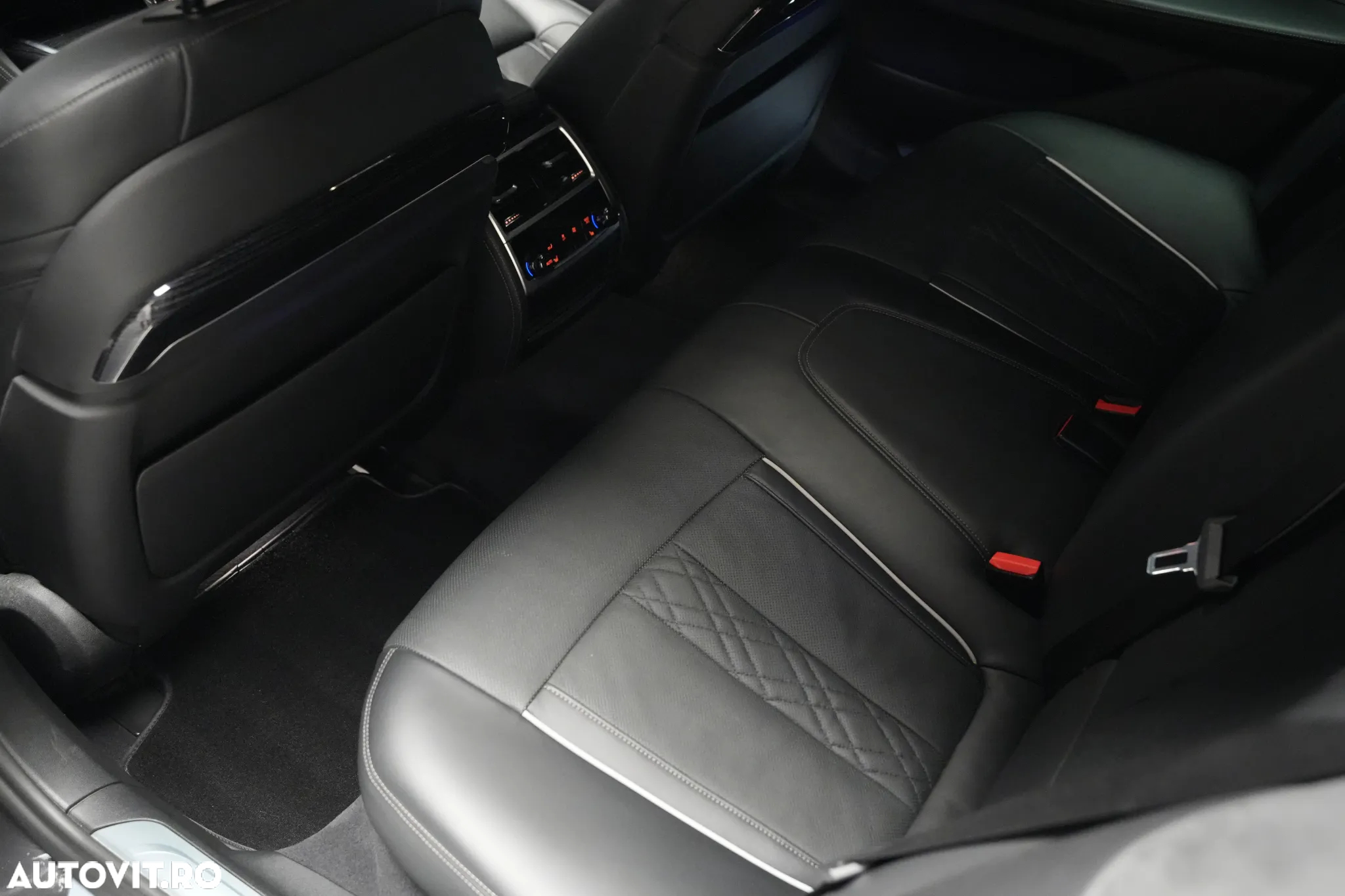 BMW Seria 7 740d xDrive MHEV - 21