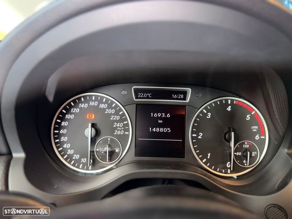 Mercedes-Benz A 180 CDI (BlueEFFICIENCY) Urban - 2