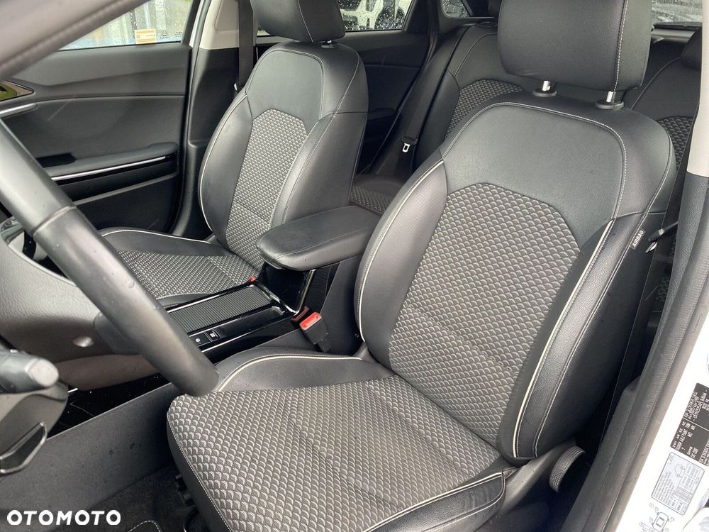 Kia Ceed - 10
