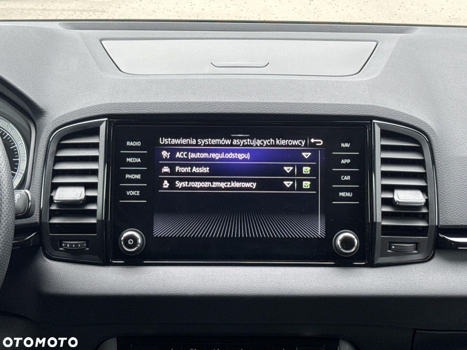 Skoda Karoq 1.5 TSI ACT 4x2 Sportline DSG - 25