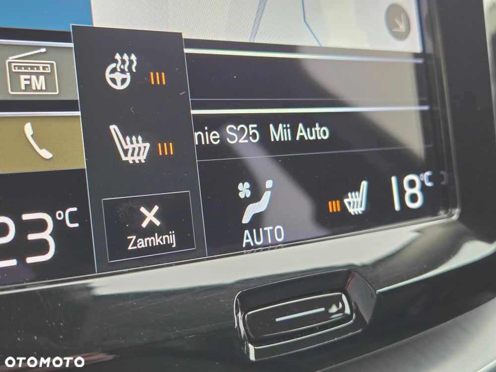 Volvo XC 60 D4 Momentum Pro - 27