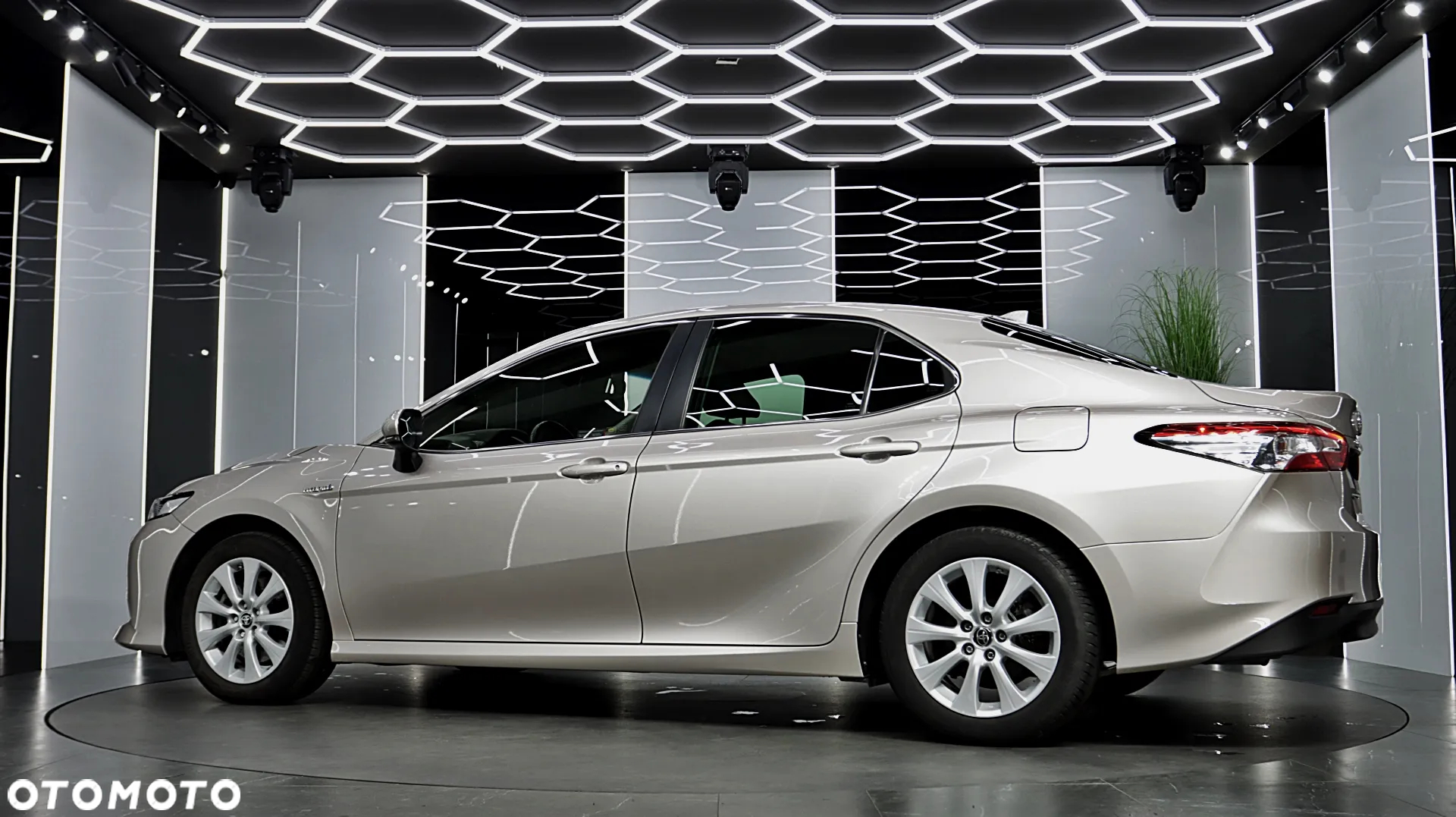 Toyota Camry 2.5 Hybrid Comfort CVT - 5