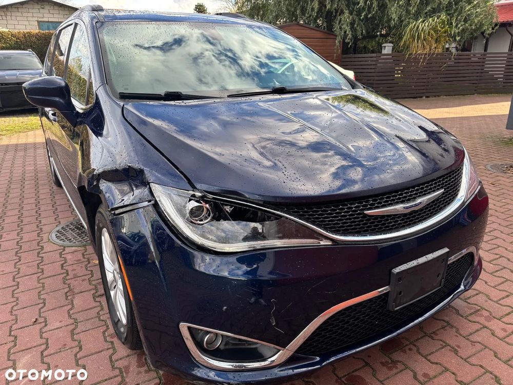 Chrysler Pacifica - 1