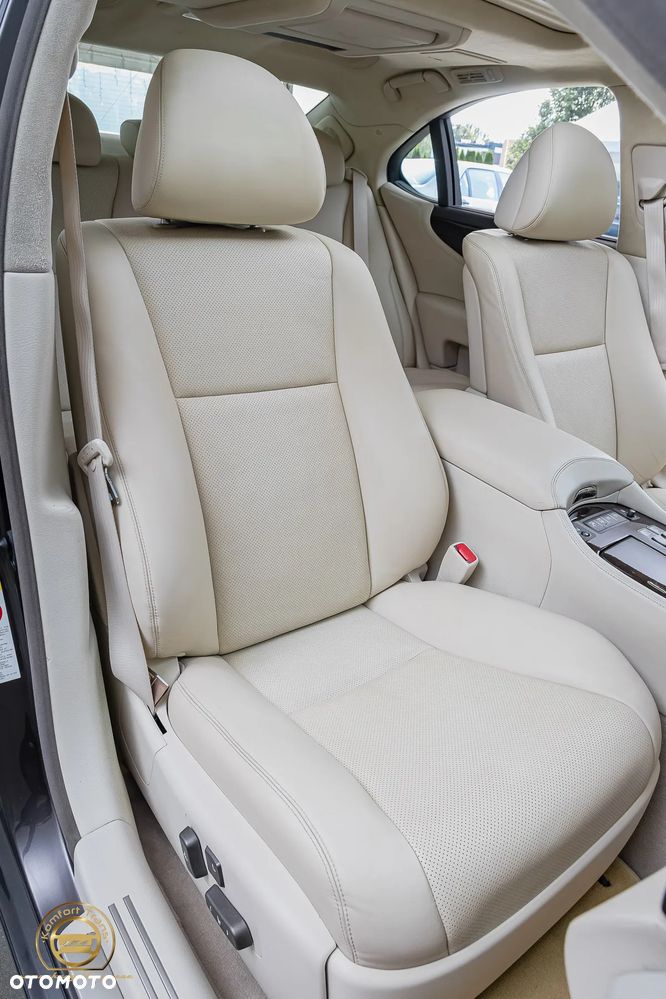 Lexus LS - 24