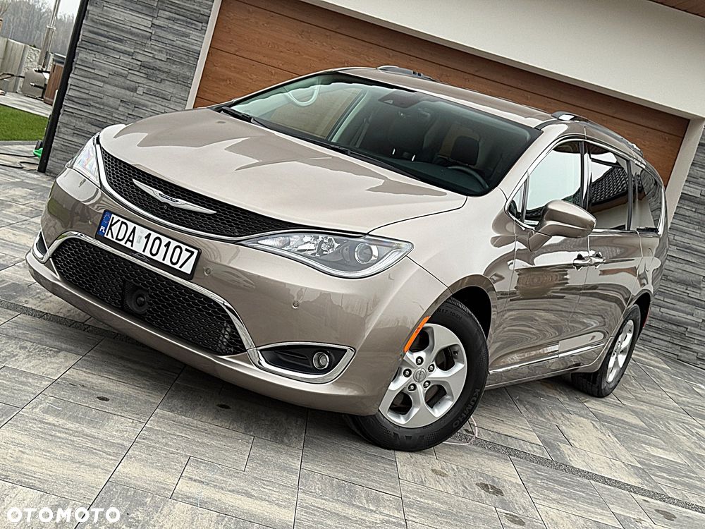 Chrysler Pacifica - 2