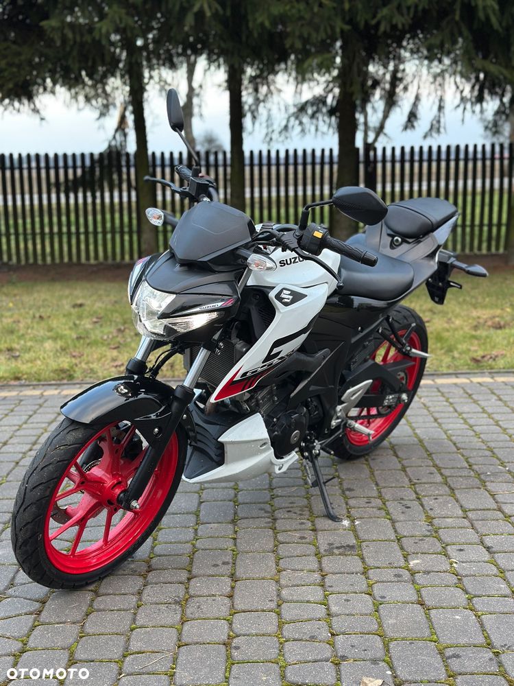Suzuki GSX - 13