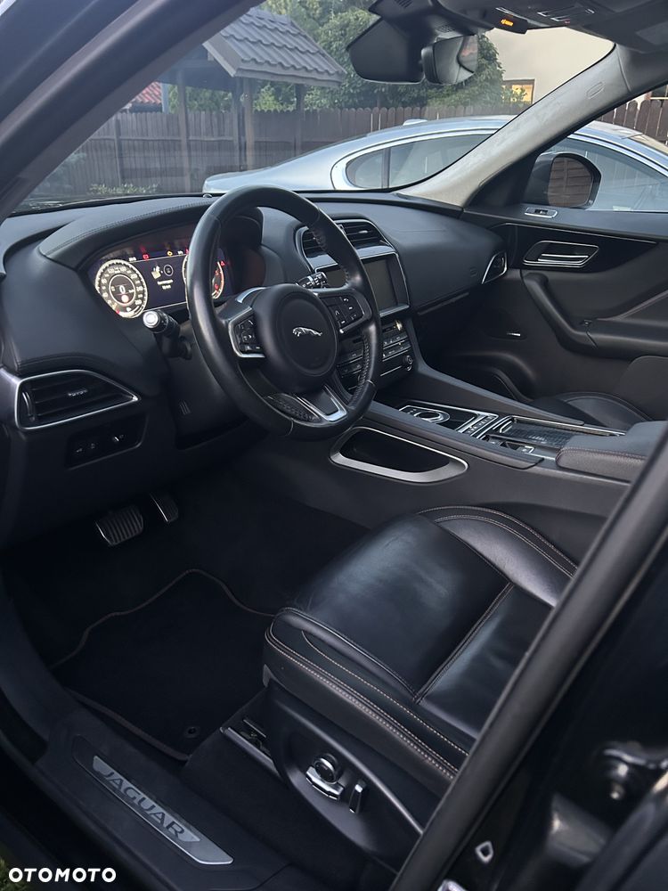 Jaguar F-Pace 20d AWD R-Sport - 13