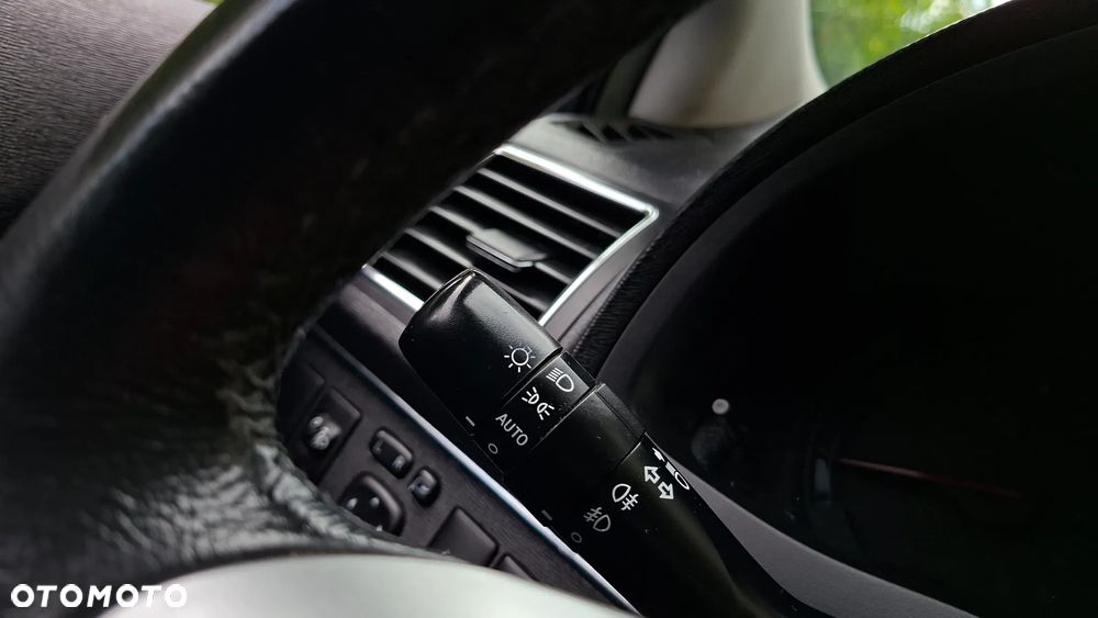 Toyota Avensis Touring Sports 1.8 Executive - 26