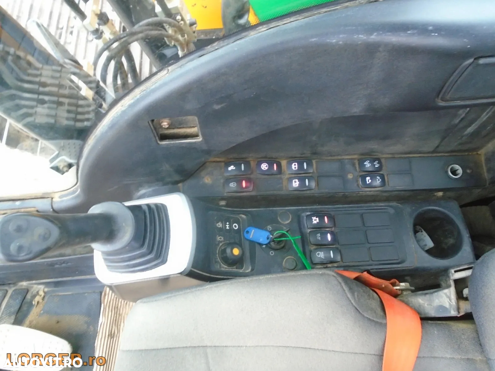 JCB JS 131 LC+ - 15