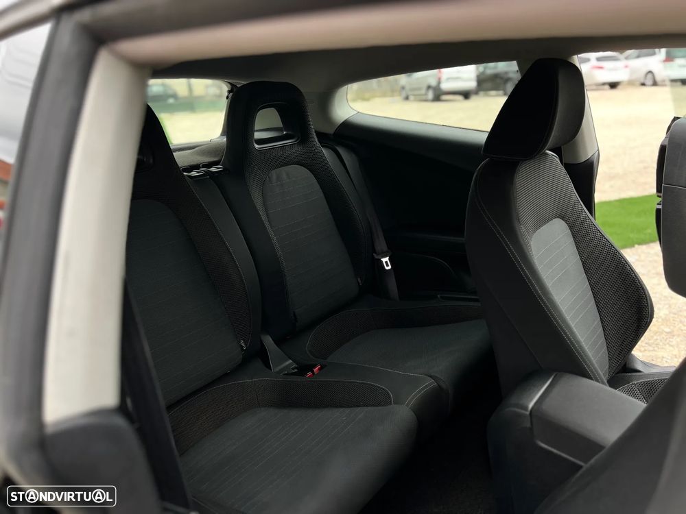 VW Scirocco 2.0 TDI Sport - 23
