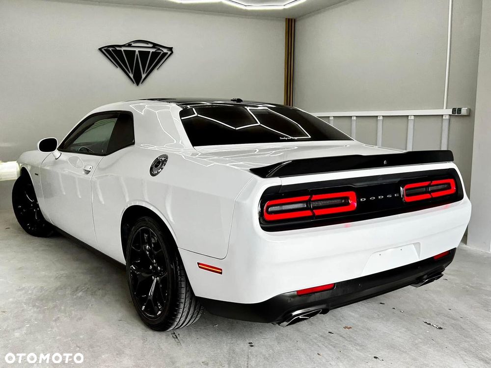 Dodge Challenger 5.7 R/T - 18