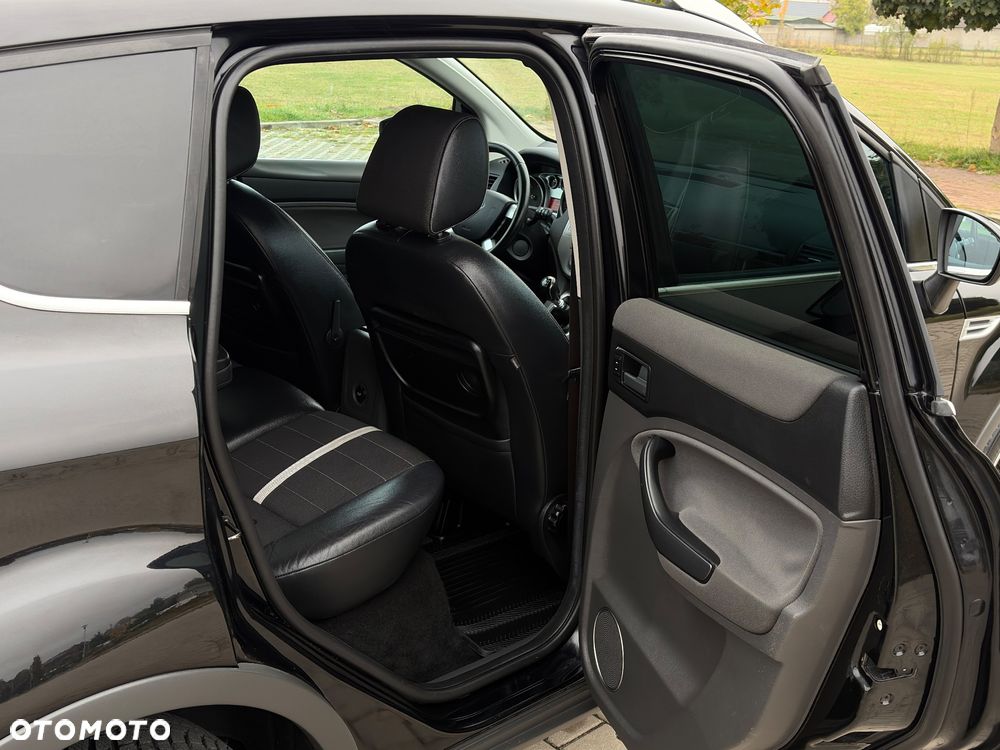 Ford Kuga 2.0 TDCi 2x4 Titanium - 36