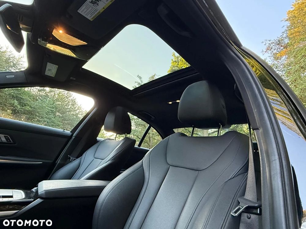 BMW Seria 3 330i xDrive - 10