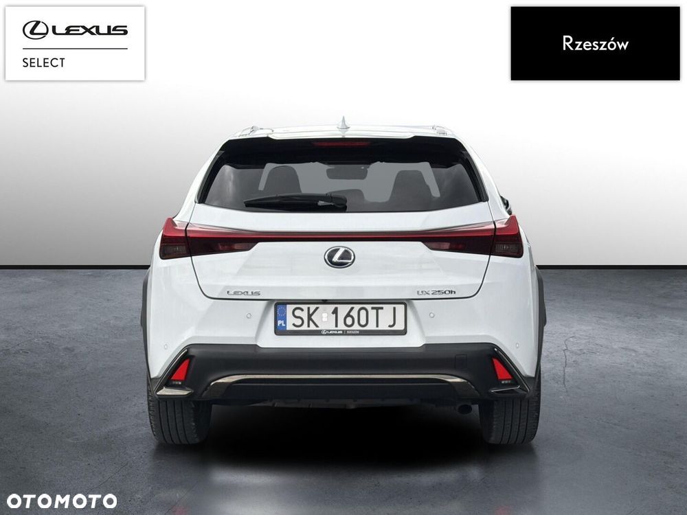 Lexus UX - 4