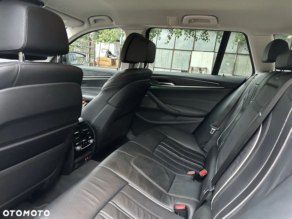 BMW Seria 5 530d xDrive mHEV - 9