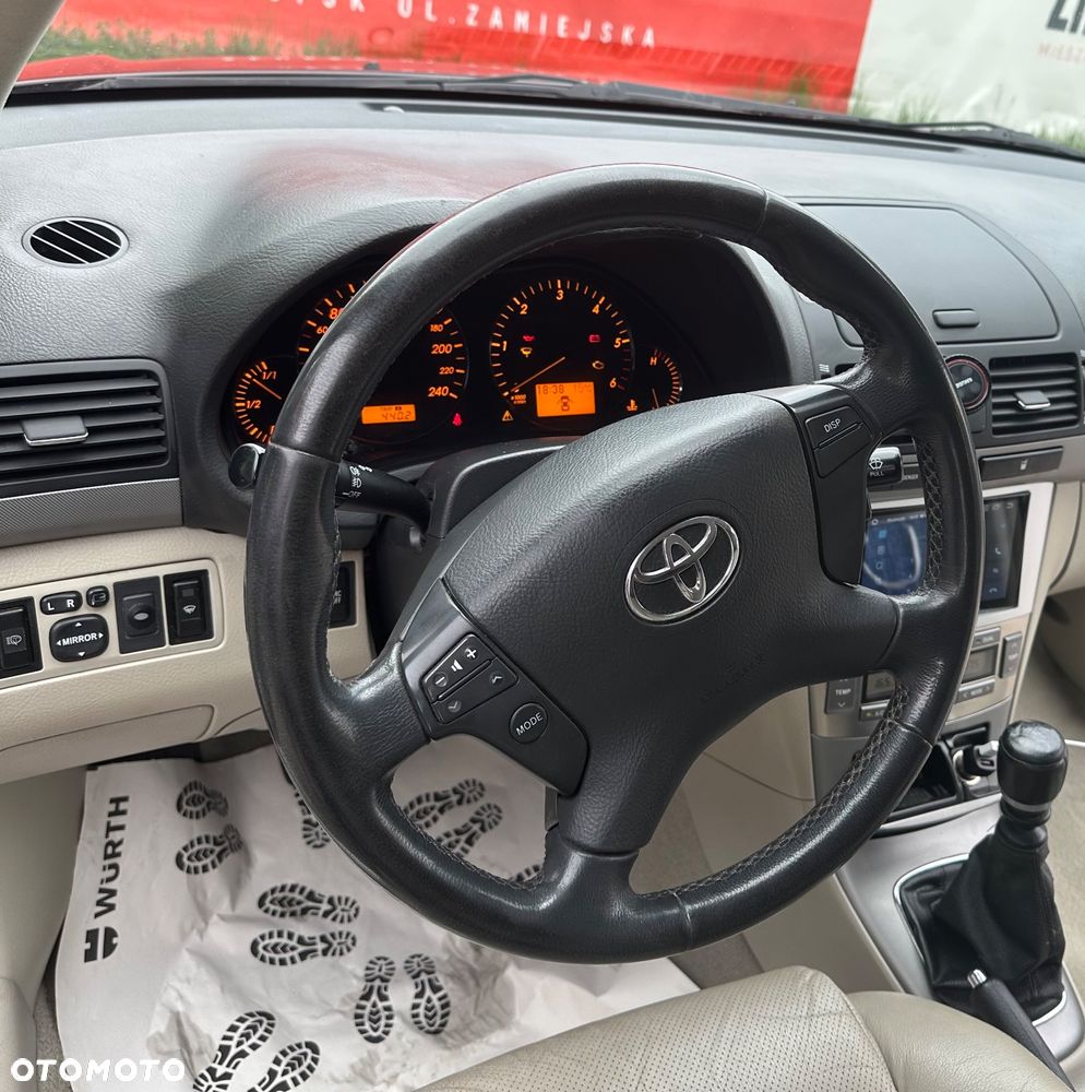 Toyota Avensis 2.2 D-4D Sol plus Premium - 4