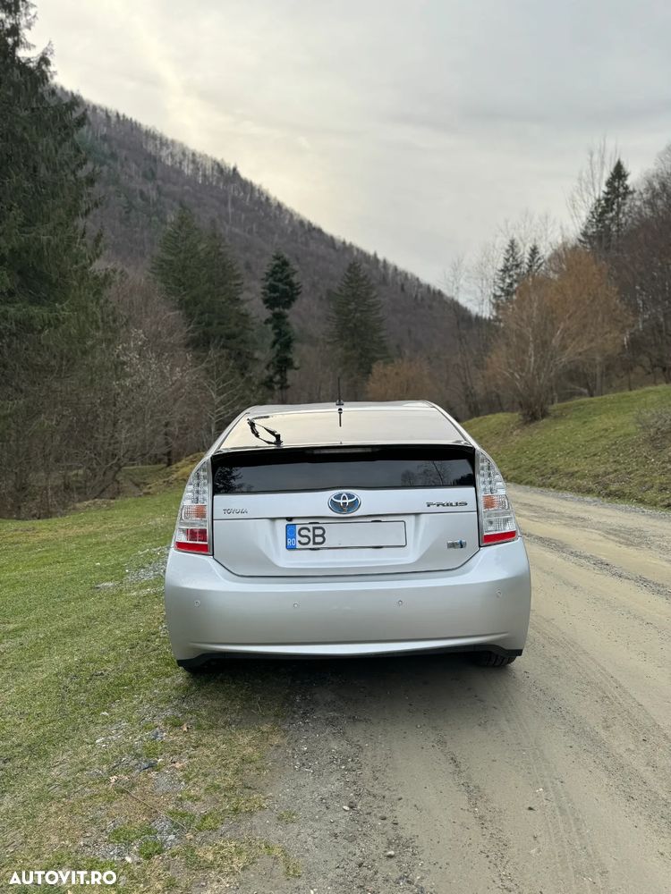 Toyota Prius (Hybrid) Sol - 6